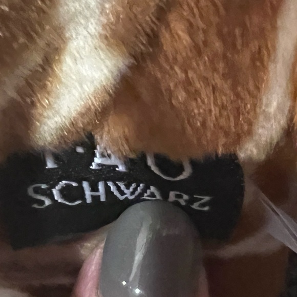 FAO Schwarz giraffe, plush - Picture 7 of 8